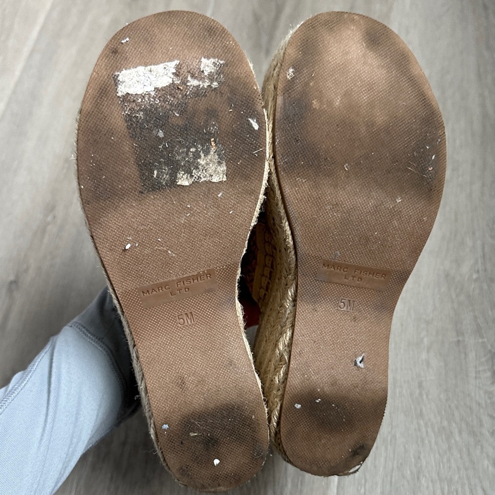 Marc Fisher Natural Woven Mules size 5 - Picture 6 of 9